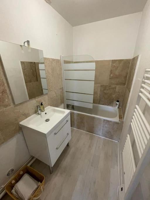 Appartement Avec Terrasse, Parking Gratuit Périgueux Dış mekan fotoğraf